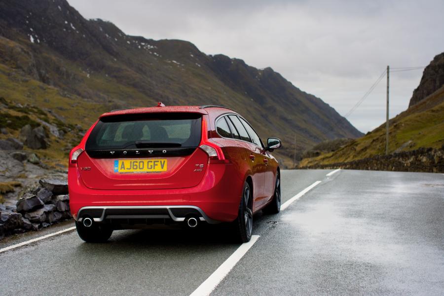  Volvo V60 T6 AWD R-Design 2011 года  (UK) (фото 8 из 11)